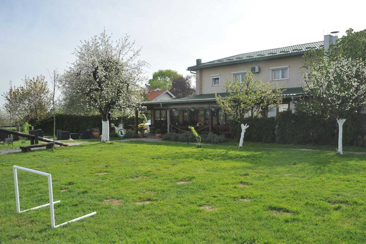 Klet Cinkus Bed & Breakfast Hrvatski Leskovac ภายนอก รูปภาพ